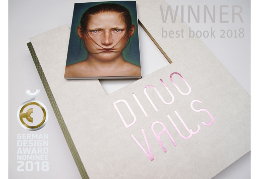 Monografie "Ex Picturis II Dino Valls" der edition Galerie Vevais, handgebundene limitierte Sonderedition mit separater Broschur im verstärkten Buchdeckel, ausgezeichnet mit dem German Design Award 2018