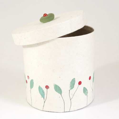 Zylindrische Dose aus Karton, mit Bezug aus fein strukturiertem Naturpapier und Blumenmotiv
