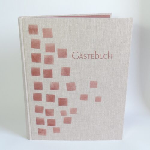 Gästebuch mit grauem Leineneinband und braunem Dekor, Titelprägung "Gästebuch"